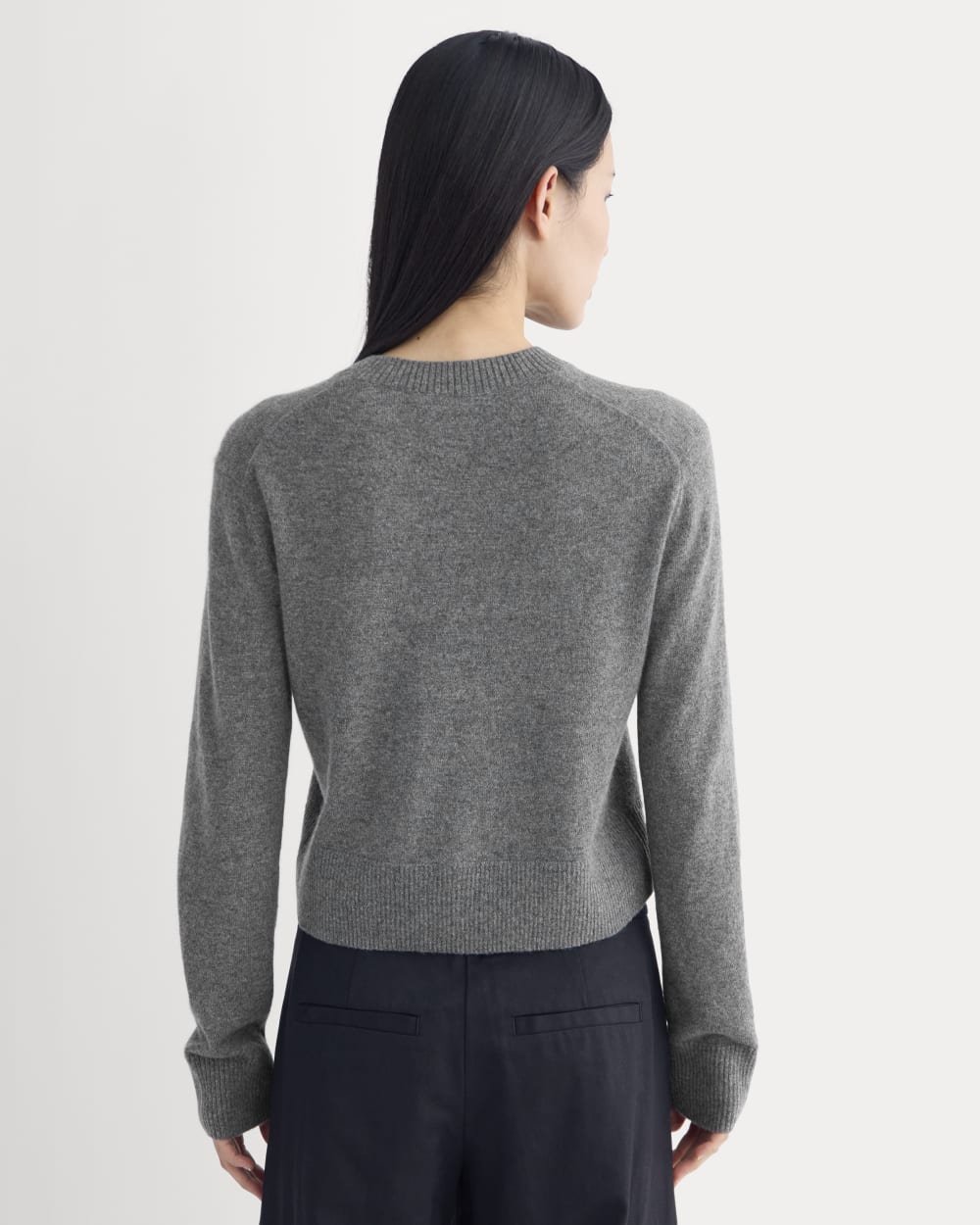 Cashmere Cropped High-V Sweater | Heather Charcoal - Image 8