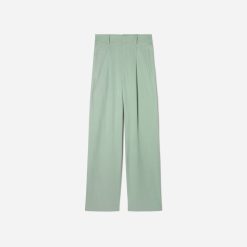 Alternative view of The Draper Pleated Pant in Buttersmooth | Lily Pad | 30 Inseam