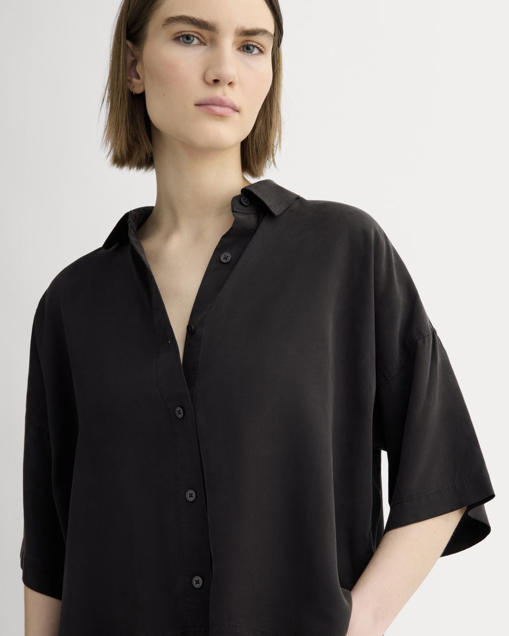 The Short-Sleeve Square Shirt in Butterlite | Black - Image 4
