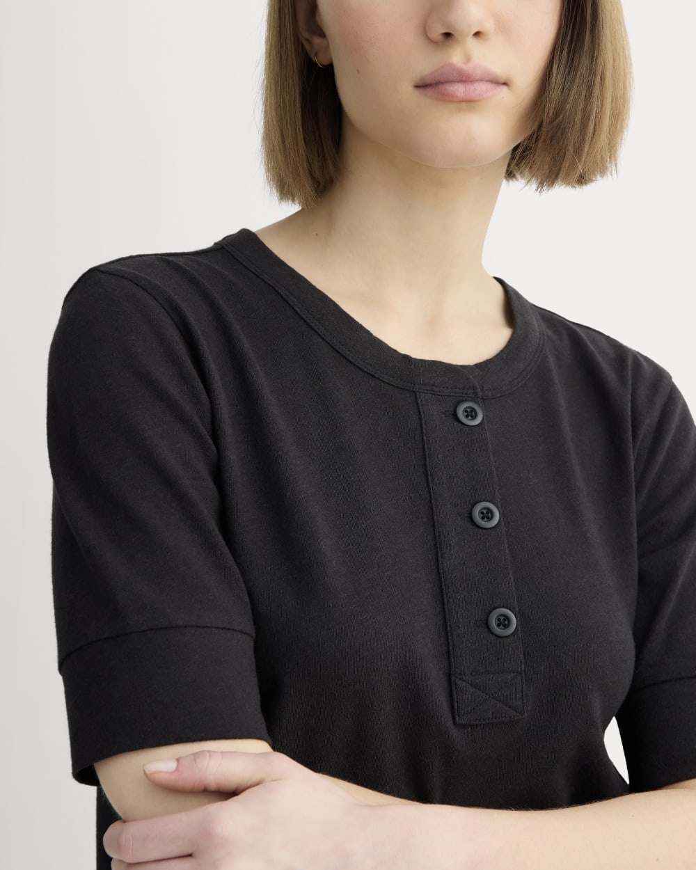 The Henley in Cotton Linen | Black - Image 4