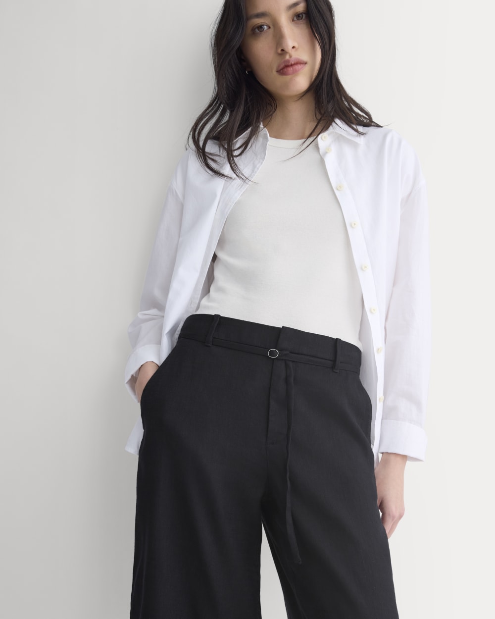 Long Tailored Short in Stretch Linen | Black - Image 4