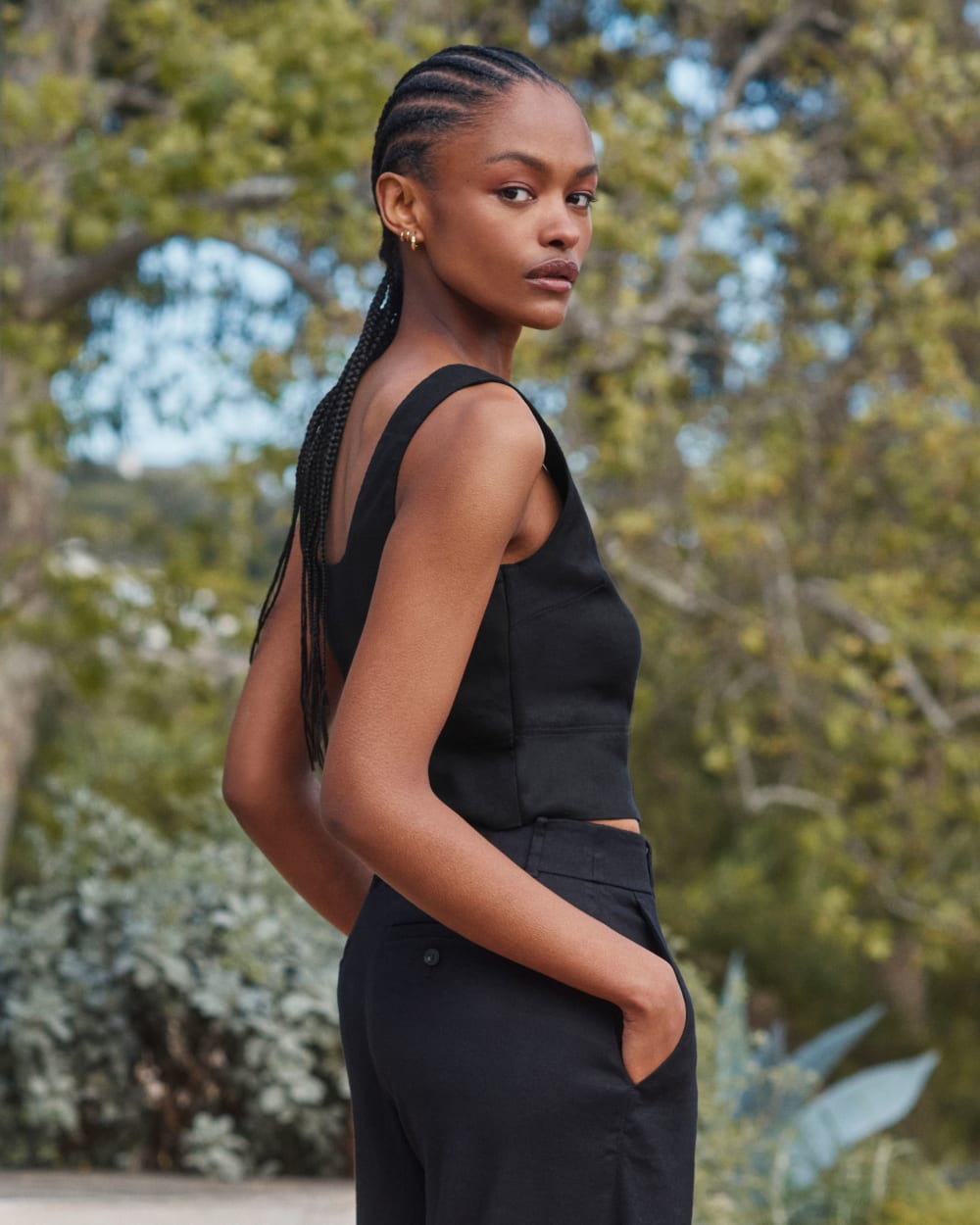 The Wide-Leg Pant in Stretch Linen | Black - Image 8