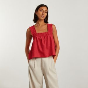 Alternative view of The Smocked Linen Cami | Goji Berry
