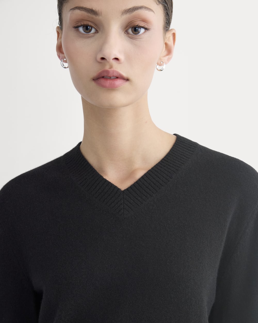 Cashmere Cropped High-V Sweater | Black - Image 5
