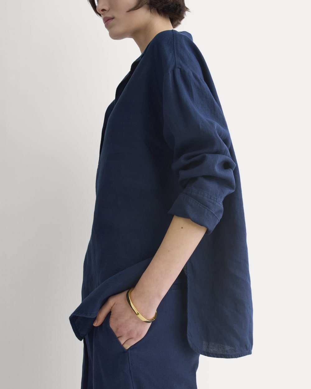Popover Shirt in Linen | Navy - Image 4