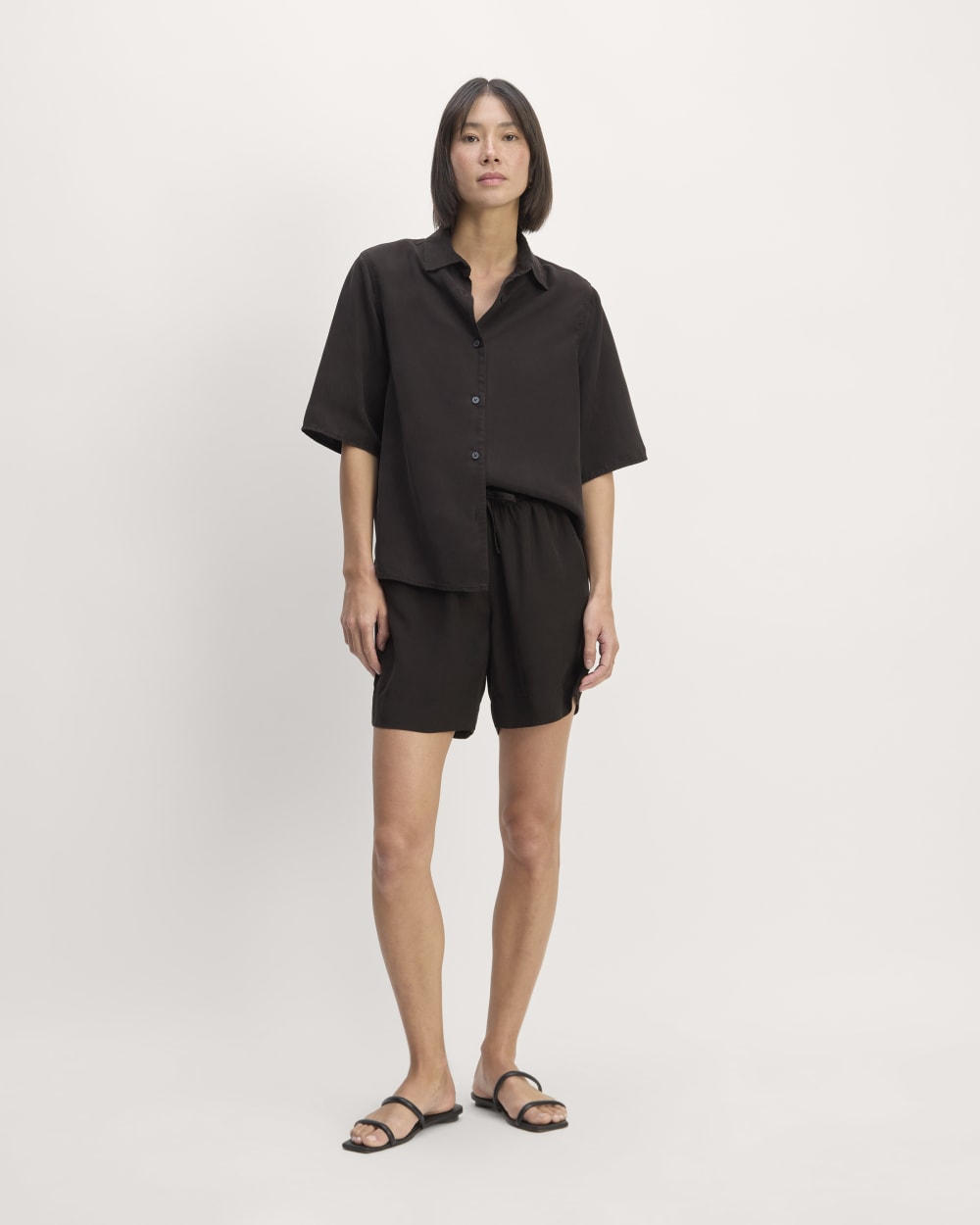 The Short-Sleeve Shirt in Butterlite | Black - Image 3