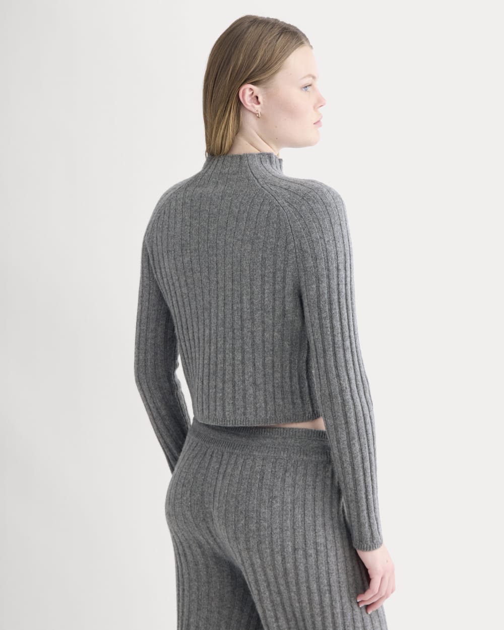 Funnel-Neck Cropped Sweater in Wool Cashmere | Heather Charcoal - Image 5