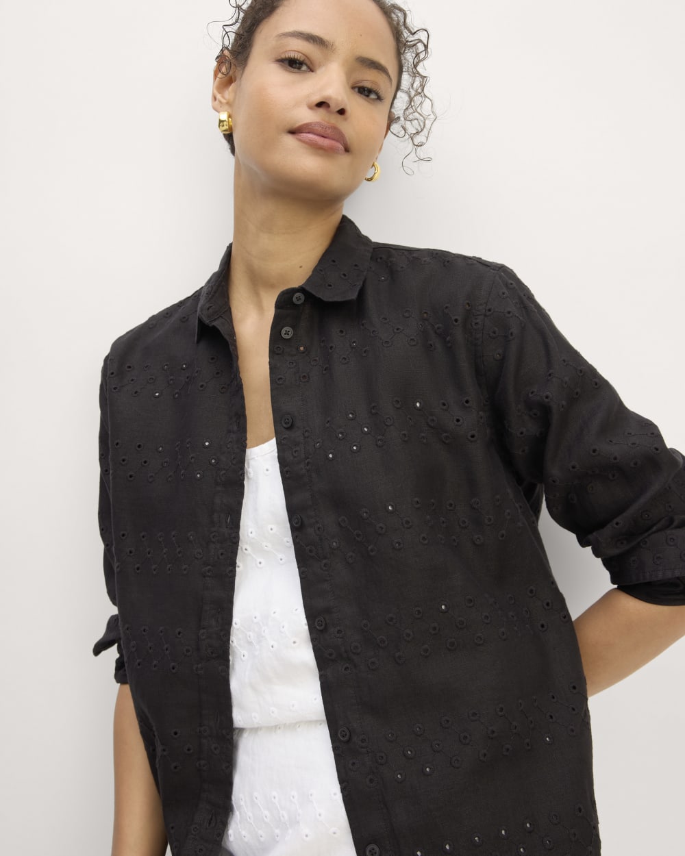 The Linen Eyelet Relaxed Shirt | Black Eyelet - Image 4