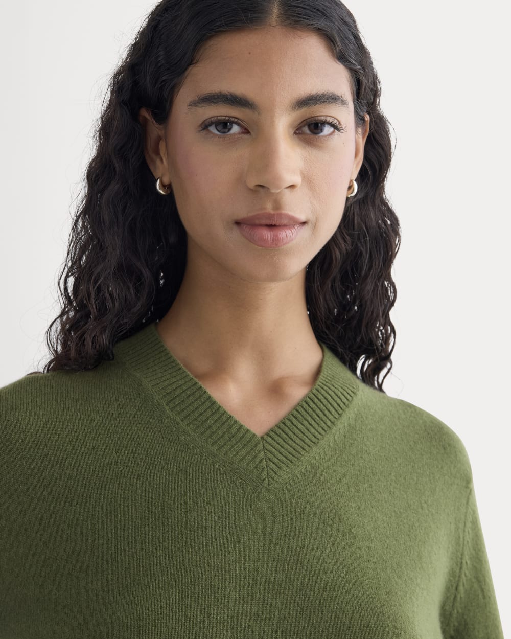 Cashmere Cropped High-V Sweater | Forest Green - Image 4