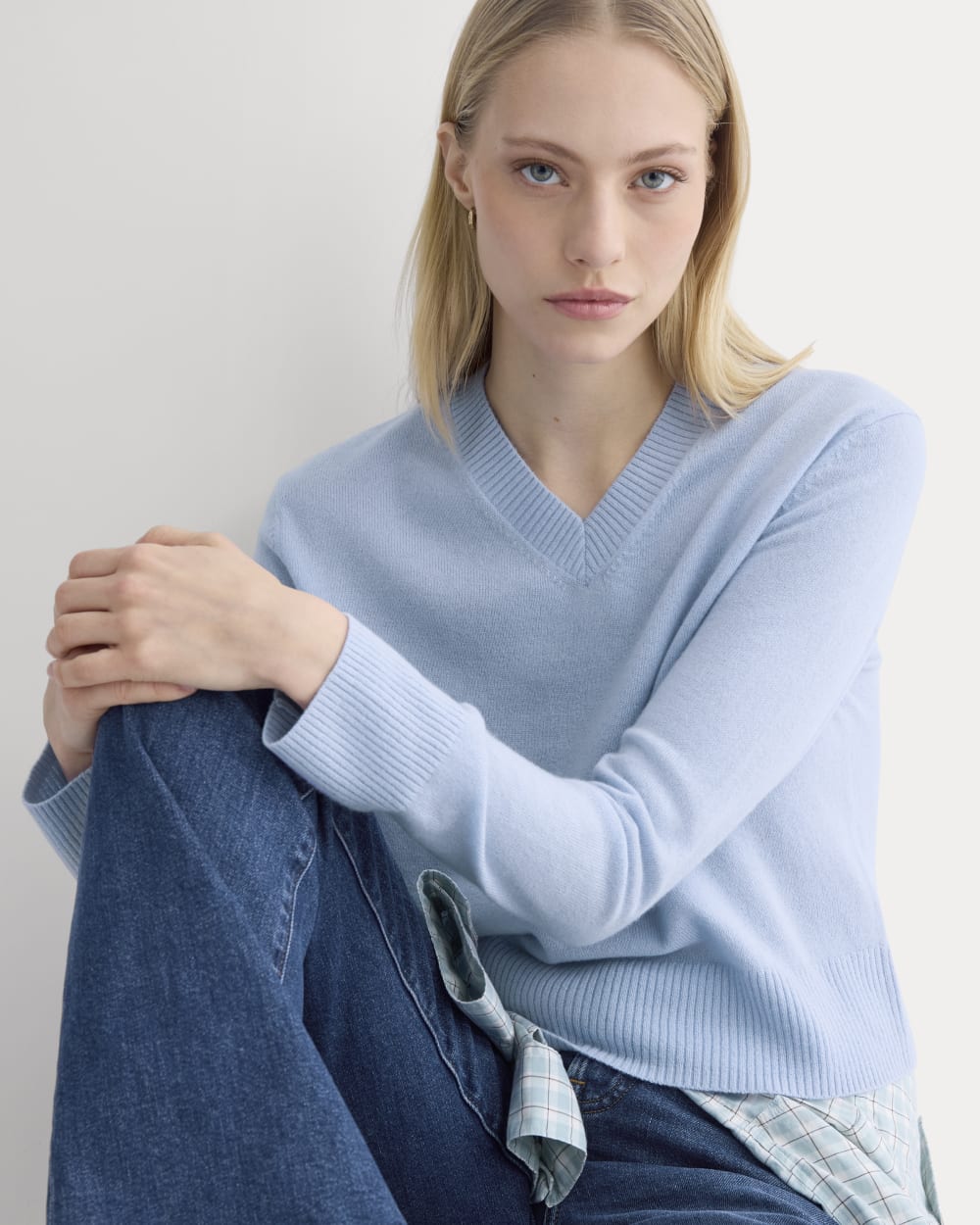 Cashmere Cropped High-V Sweater | Open Air Blue - Image 4