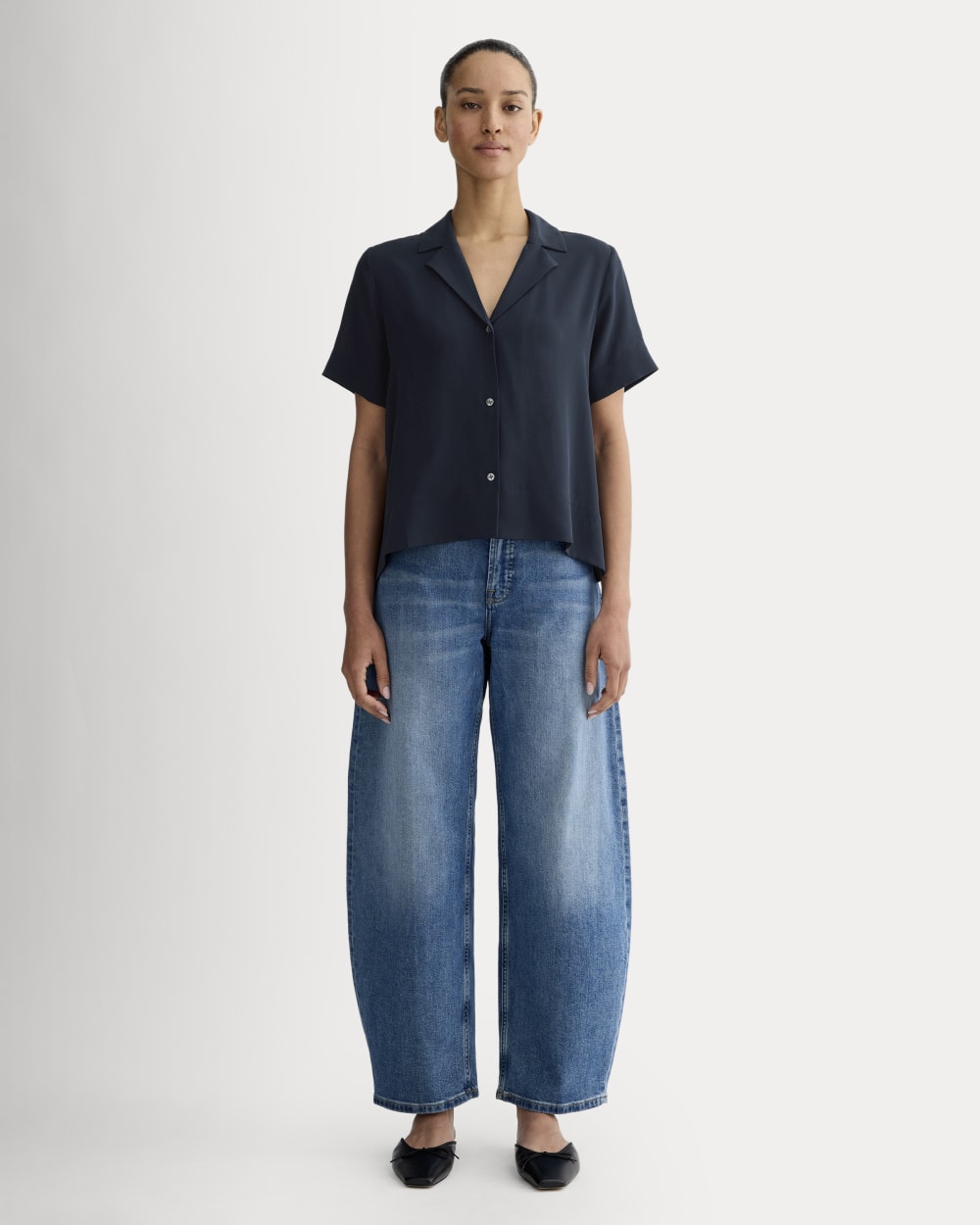 The Notch Shirt in Washable Silk | Navy - Image 3
