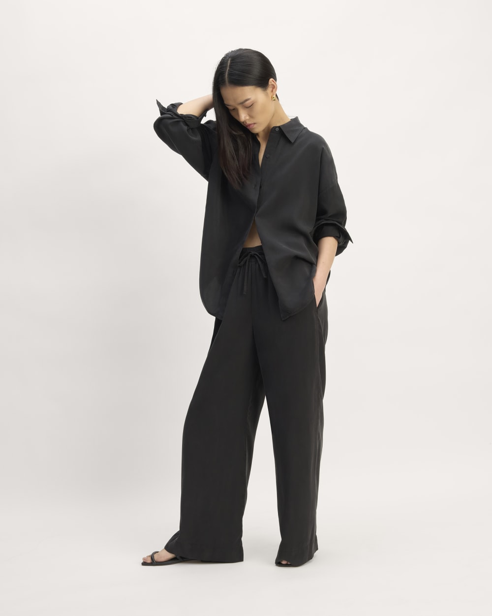 The Oversized Shirt in Butterlite | Black - Image 3