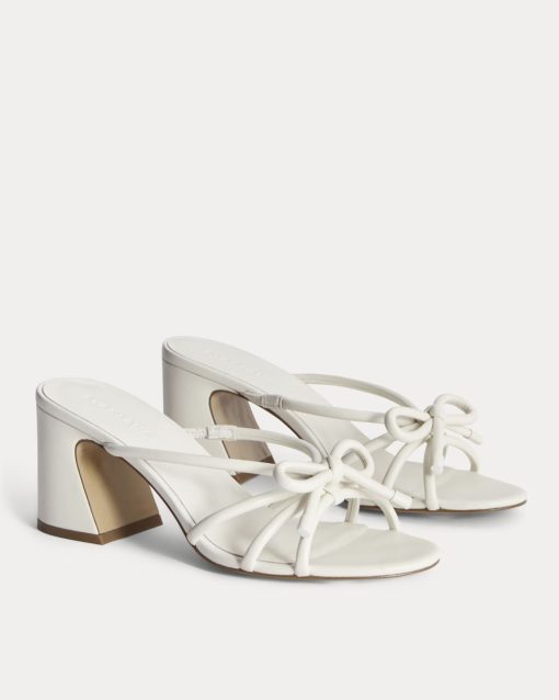 Alternative view of The Bow Heel | Canvas