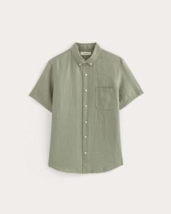 Alternative view of The Classic Short-Sleeve Shirt in Linen | Sage Green