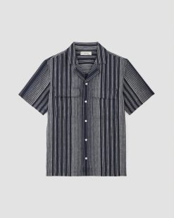 Alternative view of The Resort Shirt in Linen | Navy / Bone