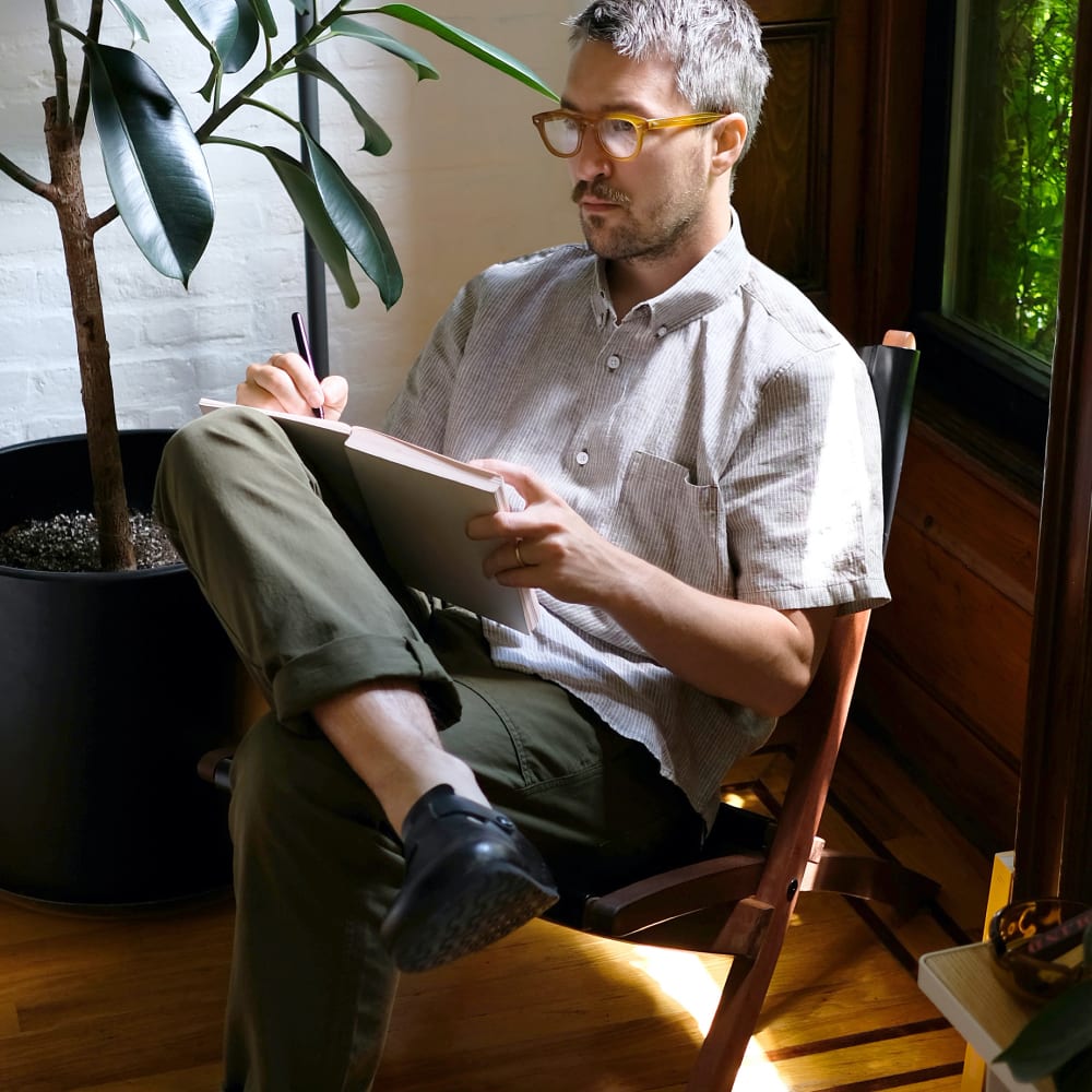 The Classic Short-Sleeve Shirt in Linen | Stone / White Stripe - Image 5