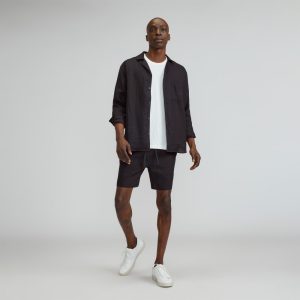 Alternative view of The Relaxed Linen Long-Sleeve Shirt | Black