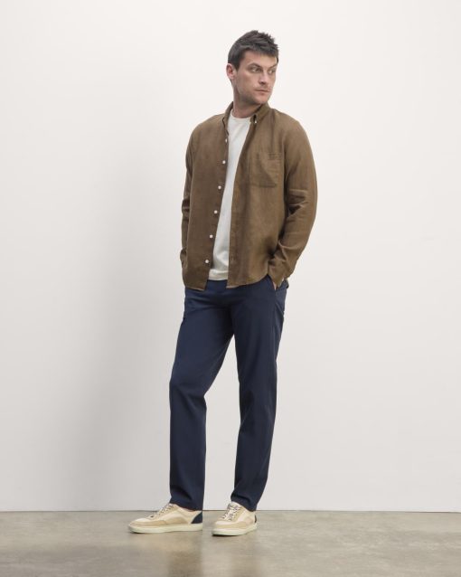 Alternative view of The Classic Shirt in Linen | Cocoa