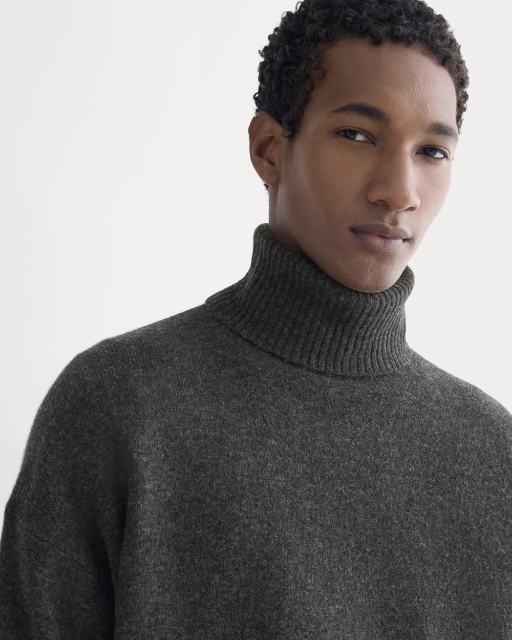 Luxe Merino Relaxed Turtleneck | Heathered Black - Image 4